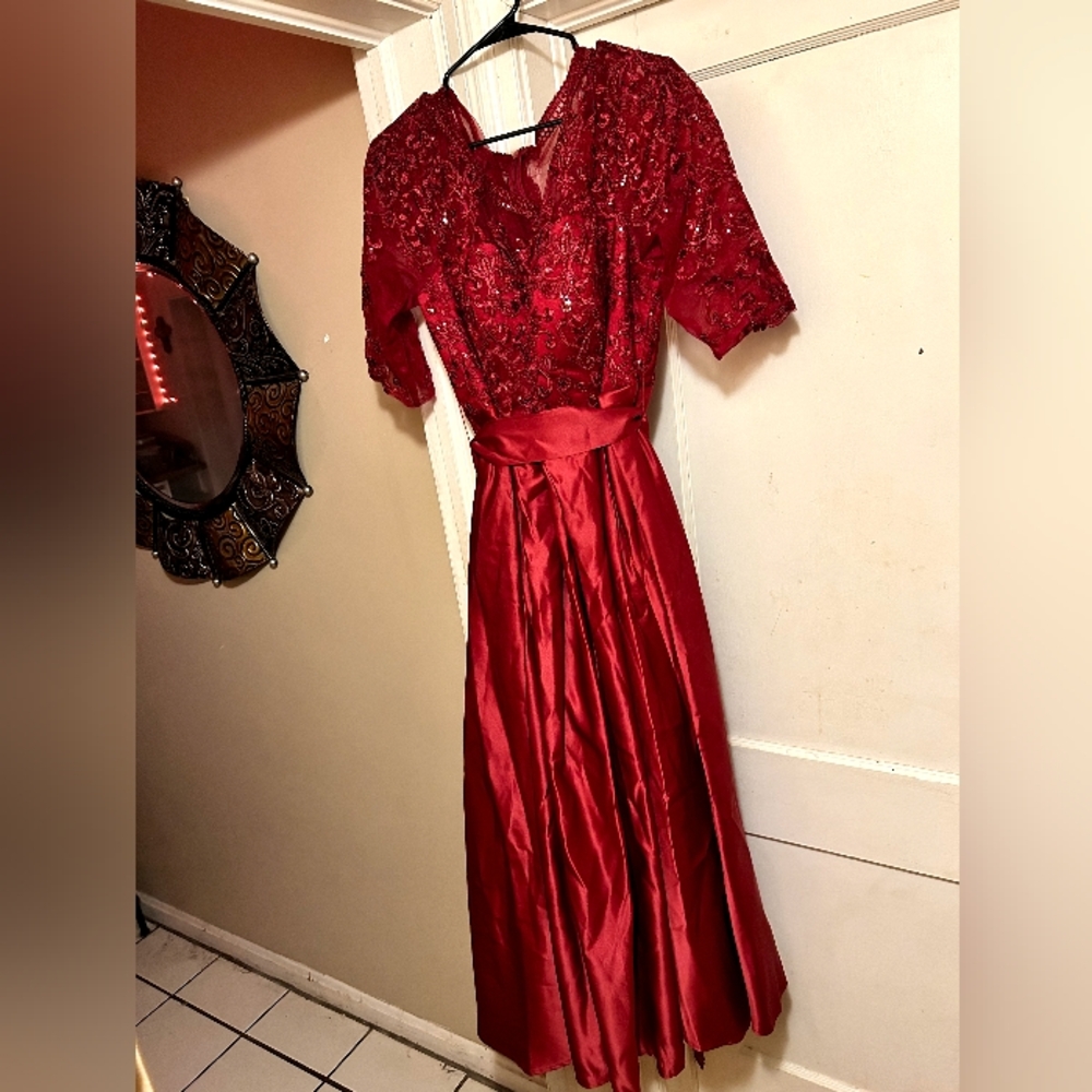 Elegant Red Lace Evening Gown